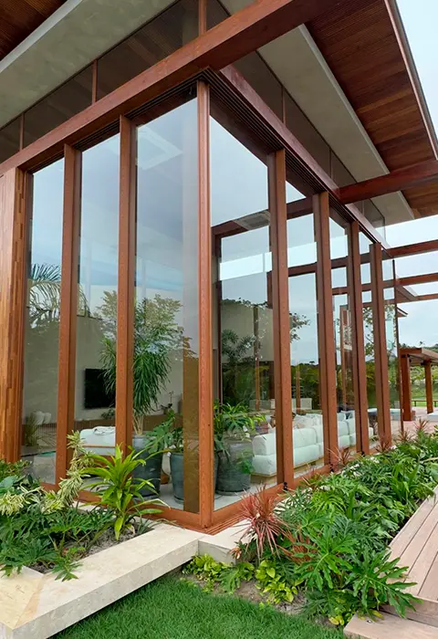 Rolldoor - Ofereça vedação 100% eficiente com interferência visual mínima